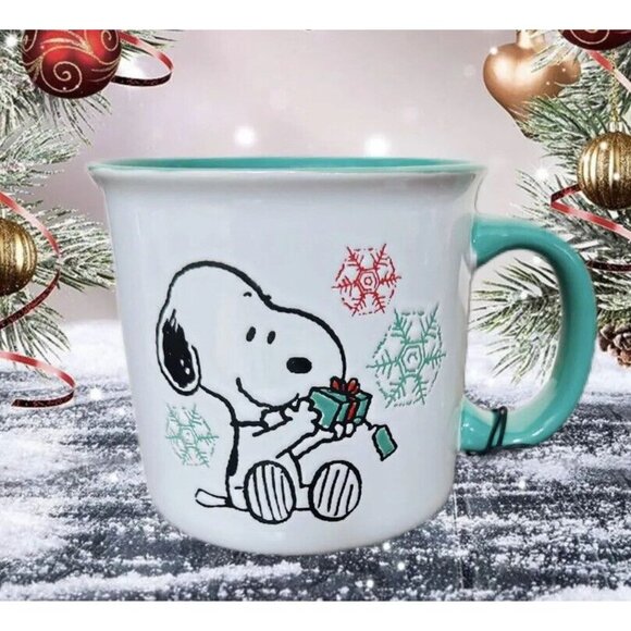 Peanuts Snoopy Christmas Present Mug Merry & Bright Snowflake 21oz Stoneware - Picture 4 of 5